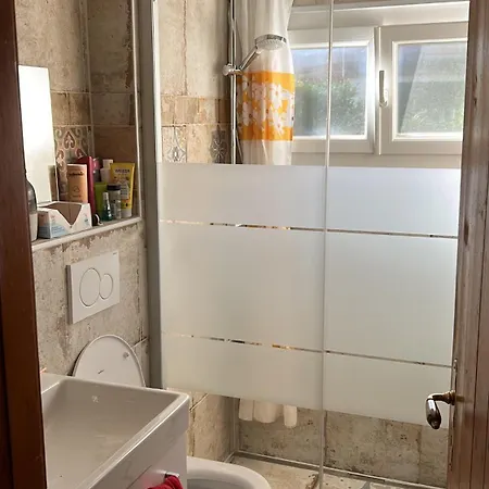 לינה וארוחת בוקר Jolie Dans *